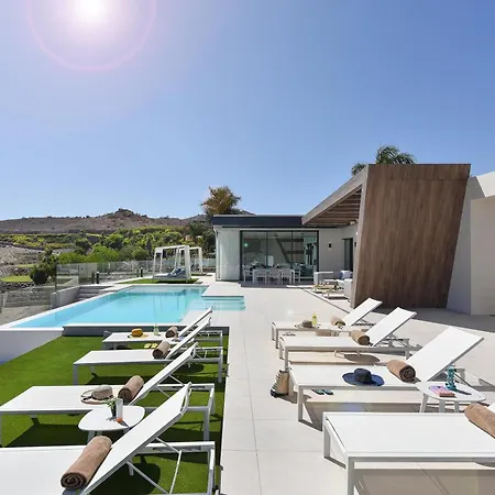 Villa Salobre Terraza Uno Luxury Retreat In Gran Canaria Private Outdoor Pool Bbq Facilities Shaded Outdoor Dining Area Salobre Golf Resort Villa *